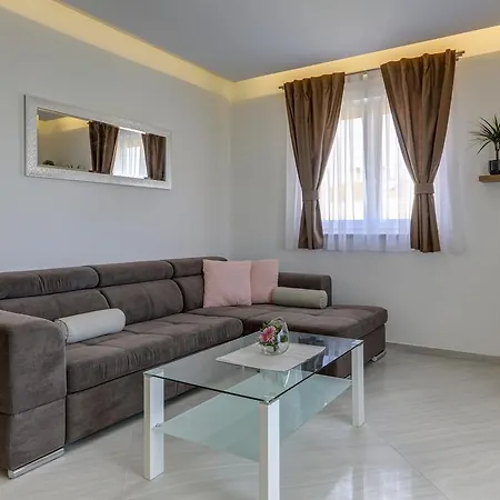 Apartments Lapis Premantura Exterior photo