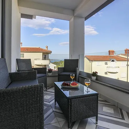 Apartments Lapis Premantura Exterior photo
