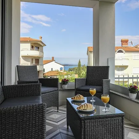 Apartments Lapis Premantura Exterior photo