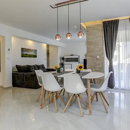 Apartments Lapis Premantura Exterior photo